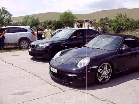 FOTO GALERI/ Gara “të çmendura” me makina të modifikuara, shoqërohen nga policia 5 drejtues