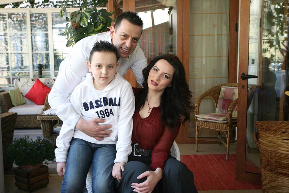 FOTO/Grida Duma zbulon familjen