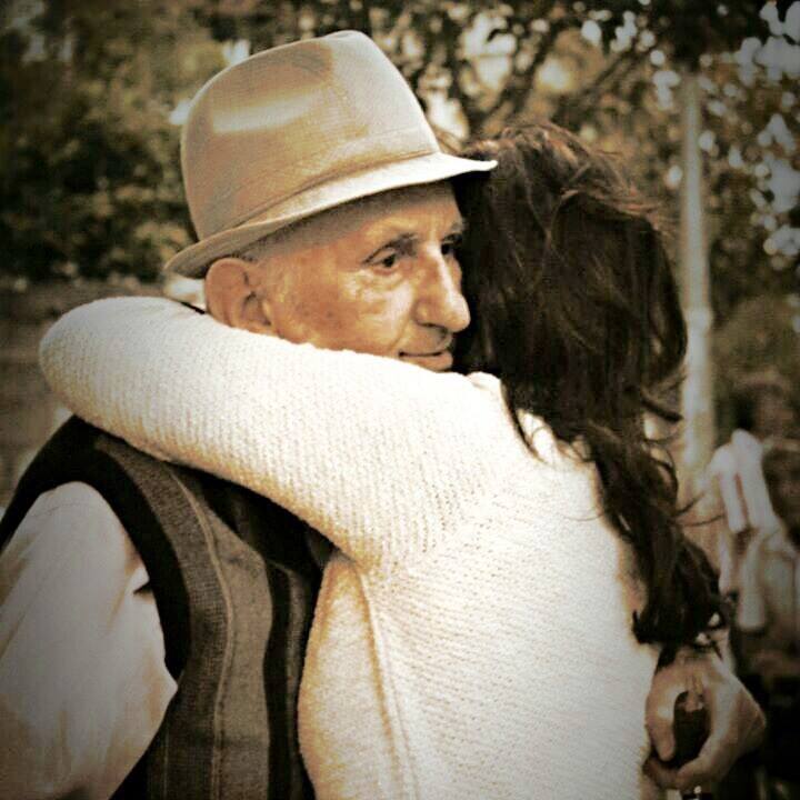 FOTOLAJM/Grida Duma gjen mësuesin e saj të fillores