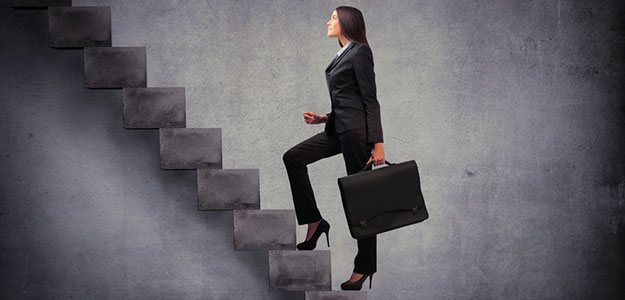 Femrat në nivel drejtues arrijnë të paguhen më shumë se meshkujt