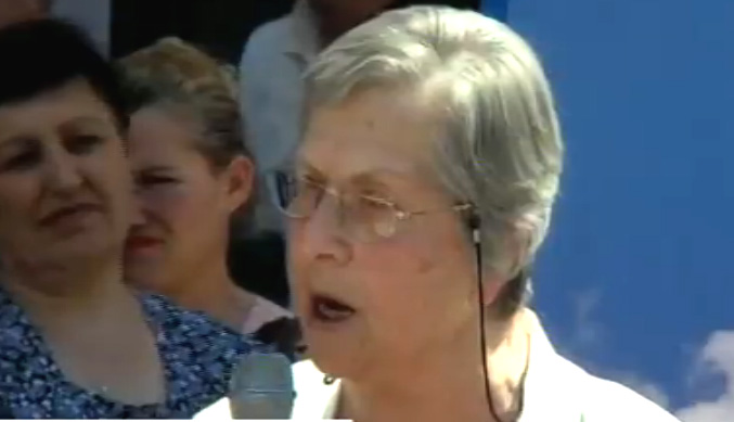 Në takimin me Kosovën, 71 vjeçarja e pastrehë, revoltohet me Ramën dhe Këshillin Bashkiak të Tiranës