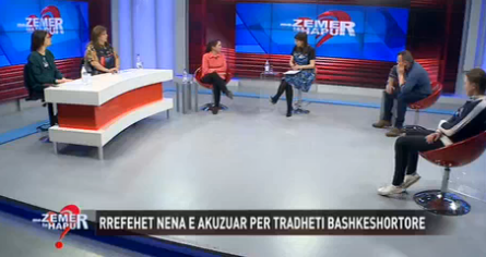 LIVE/ Nëna me dashnor përballet përballet me burrin dhe vajzën, ja cfarë thotë