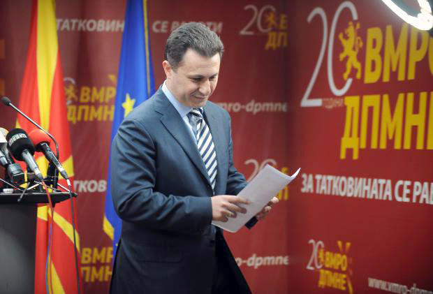 VIDEO/ Gazetari pyet Gruevskin: E di kuptimin e fjalëve turp, dinjitet dhe moral? Përgjigja e kryeministrit