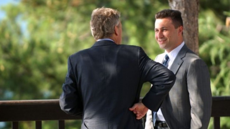 VIDEO/Gruevski qeverisi bashkë me një fallxhore, del video e këshillave