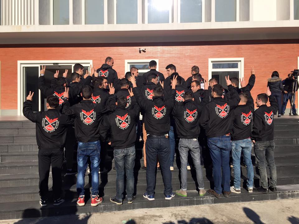 FOTOLAJM/Grupi i uniformuar “Korpusi Rinor Azem Hajdari”