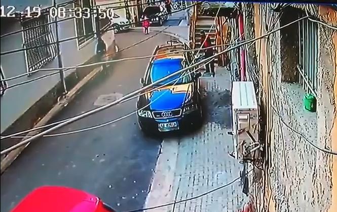 VIDEO/Dalin pamjet e vjedhjes së bankës në Tiranë, ky është hajduti