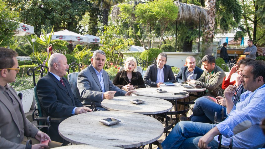 Kandidati Halim Kosova takim me artistët: Tirana ka nevojë për më shumë hapësira, mundësi dhe resurse për artin dhe artistët