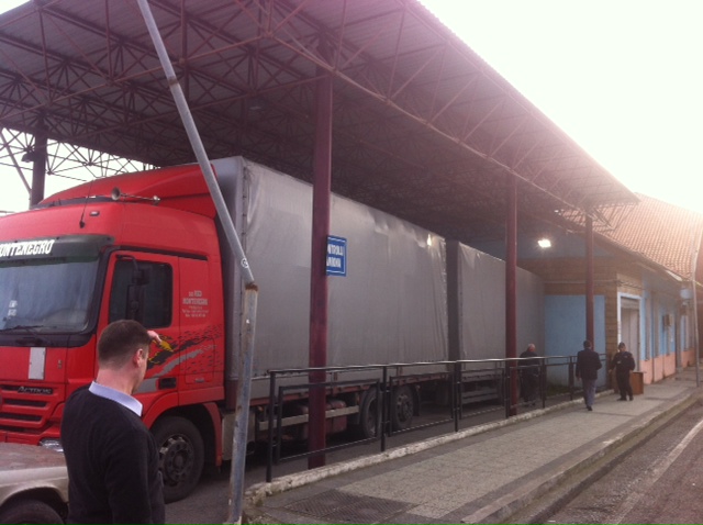 I digjet makina drejtorit të doganës së Hanit të Hotit