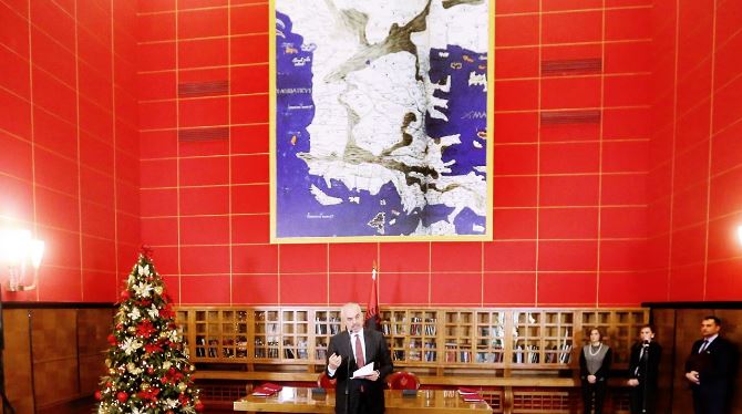 Hoyt Brian Yee  përfundon takimin me Ramën, ende asnjë deklaratë