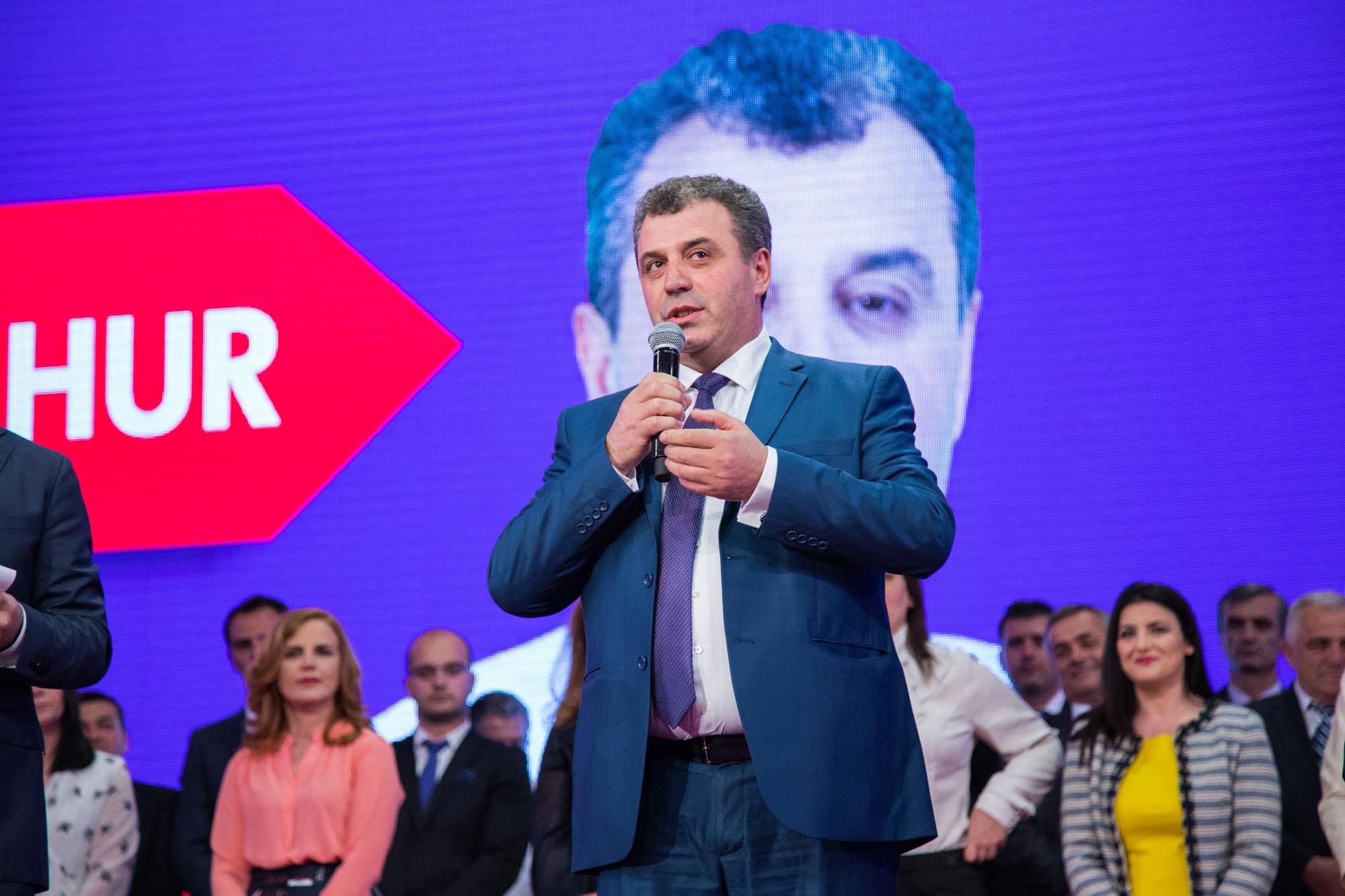 Hasan Halili dorëzohet në polici, dërgohet në spital