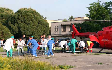 Furgoni përplas fëmijën në Sarandë, me helikopter drejt Tiranës