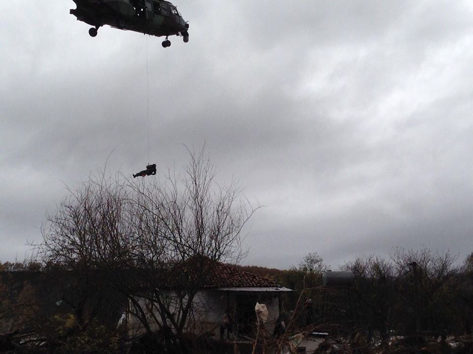 Deputetja Dhurata Cupi falenderon pilotët që shpëtuan familjen Xhetani