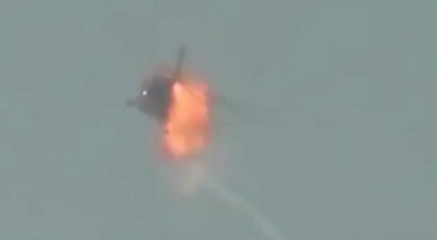 VIDEO/Helikopteri rus ne flakë, ushtarët e ISIS cmenden nga gëzimi, por vetëm një cast…