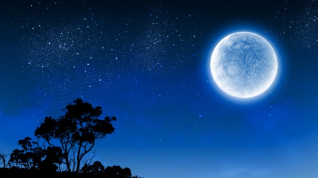 Sot Hëna Blu, çfarë përcakton për lidhjet dashurore dhe bashkëshortore