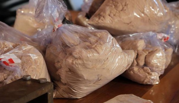 Itali, kapet shqiptari me 3 kg heroinë dhe me një pistoletë të vitit 1900