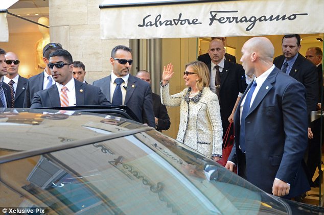 Vdesin në çast 4 truprojat e Hillary Clinton