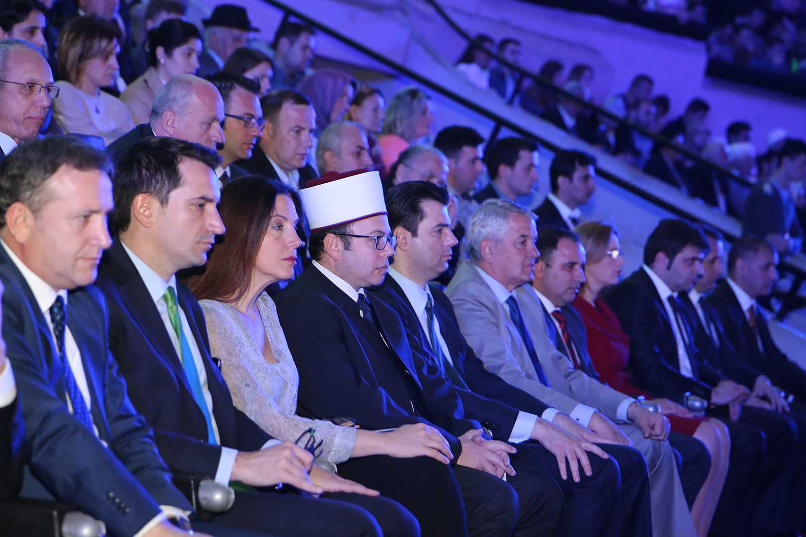 Halim Kosova dhe Erion Veliaj bashkë në ditëlindjen e Profetit Muhamed, por nuk i japin dorën njëri-tjetrit