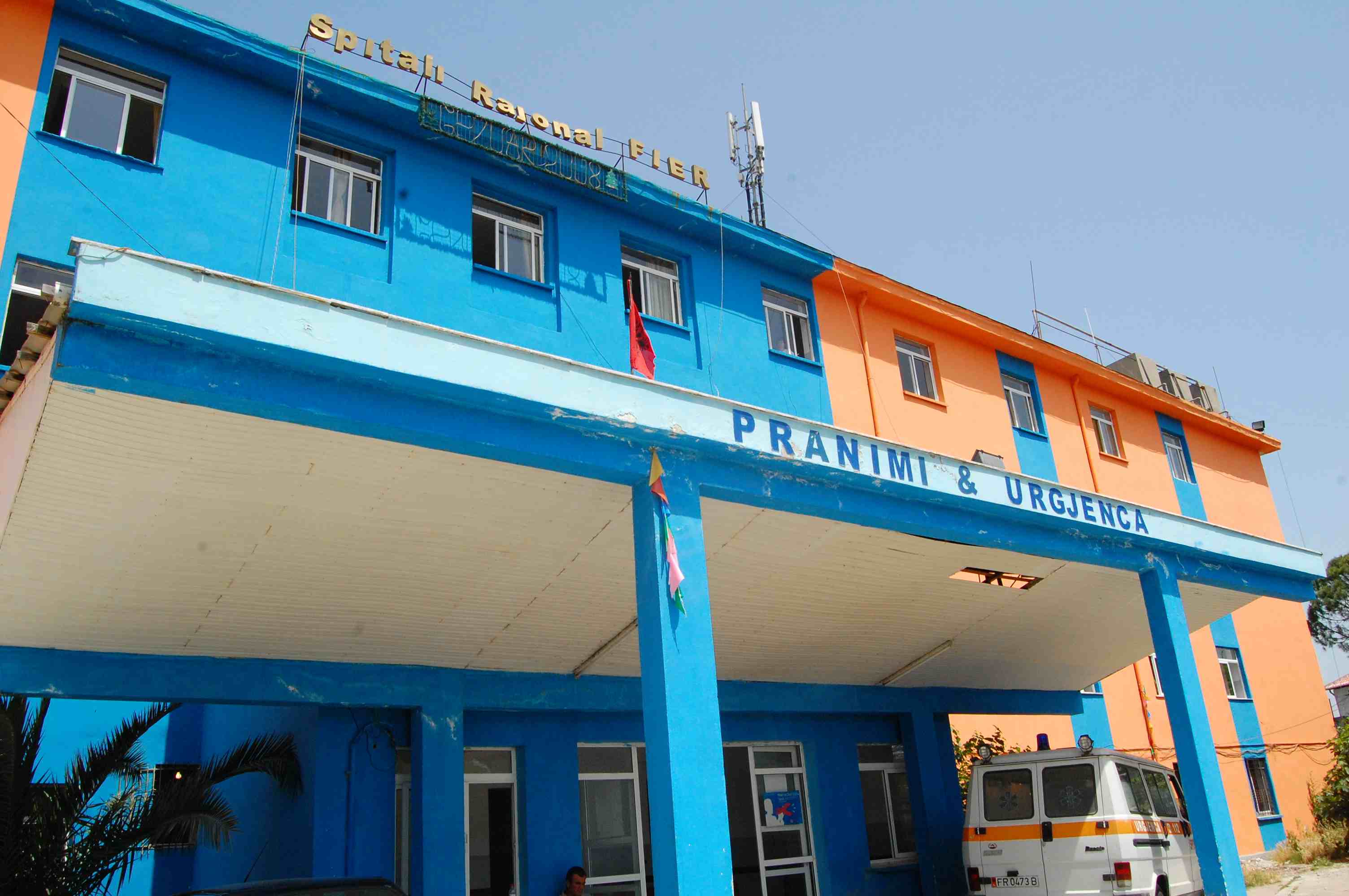 Fier, arrestohen 3 persona, goditën mjekun dhe infermierin