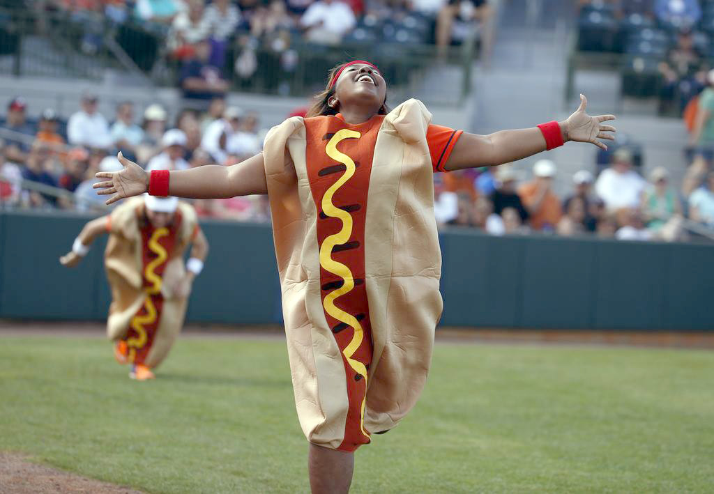 Hot dogs janë një ushqim klasik amerikan. A e keni provuar ju?