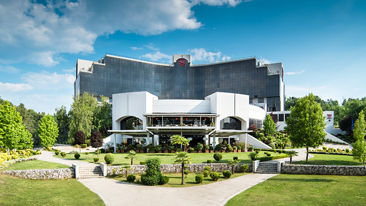 DËSHMIA/ Ja si ndodhi grabitja e kambisiti te lulishtja e Hotel “Sheraton”