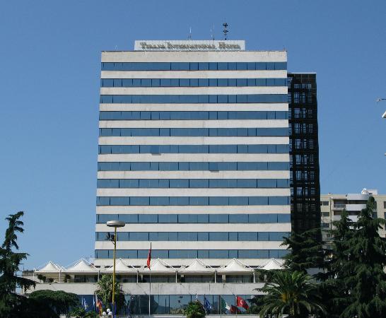 DETAJE TE REJA/ Shtetasja e huaj u vetëhodh nga 15-katëshi, ja letra që la