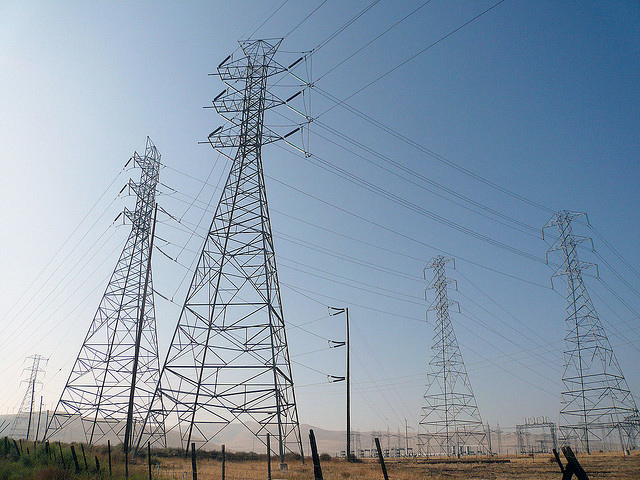 Humbjet e energjisë në rrjet 32.9 % në katër muajt e parë të vitit 2015