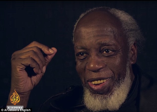 Ishte në burg për 44 vite, ja si reagon ndaj teknologjisë së përparuar kur del