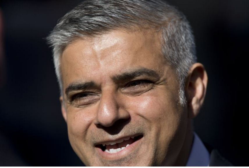 Djali i një shoferi autobuzi, u bë kryetari i parë mysliman i bashkisë së Londrës