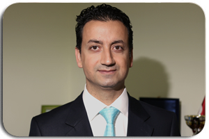 Drejtori në kërkim i Alpet nuk del nga moda, është edhe konsull i Shqipërisë