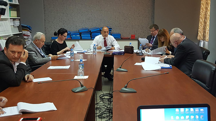 Avokati i Popullit mbledh komisionin “Ad Hoc”, nis verifikimi kandidatëve për anëtarë të KLGJ-së dhe KLP-së