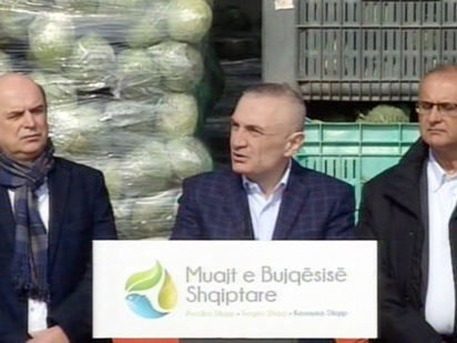 Ilir Meta shpërndan receta për bujqësinë nga Divjaka