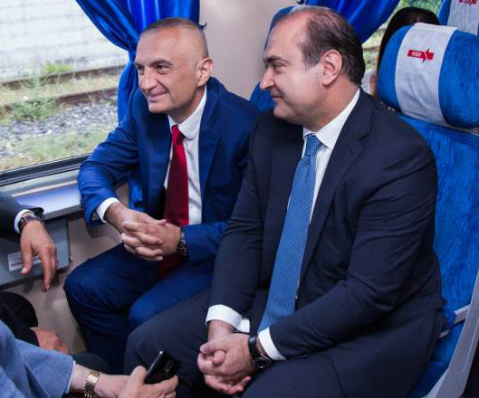 Ylli Manjani pret zbardhjen e të palarave të ministrave të kohës së PD, Edmond Haxhinasto e Ilir Meta