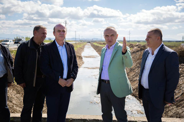 FOTO LAJM/ Meta përuron kanalin Vjosë – Levan – Fier, 4 muaj pas rehabilitimit të tij dhe 63 vjet pas përurimit të parë