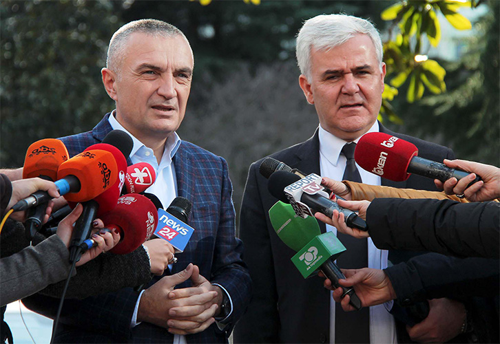 AGRON GJEKMARKAJ/ Nishani mund të kishte dhënë dorëheqjen, por Meta tani mund të nxjerrë vetë gështenjat me Xhafajn