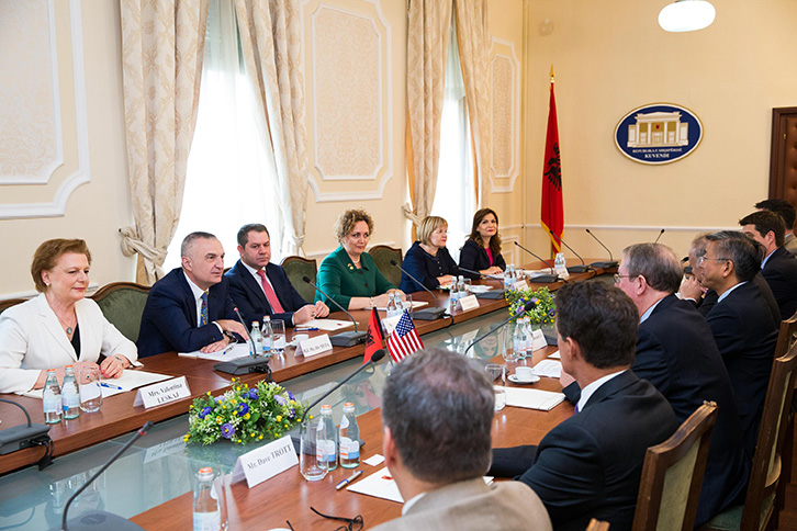 FOTO/ Kongresmenët amerikanë: Luftoni korrupsionin dhe kultivimin e trafiqet e drogës