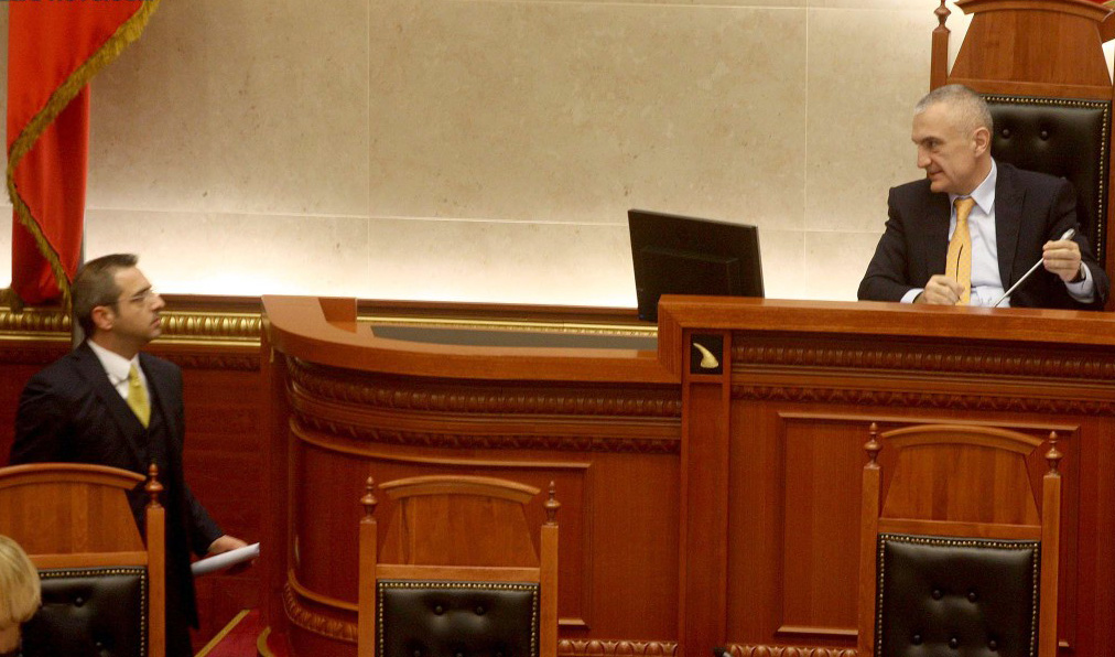 Ministri i Brendshëm Saimir Tahiri viziton dhe takon në zyrën e tij kryeparlamentarin Ilir Meta