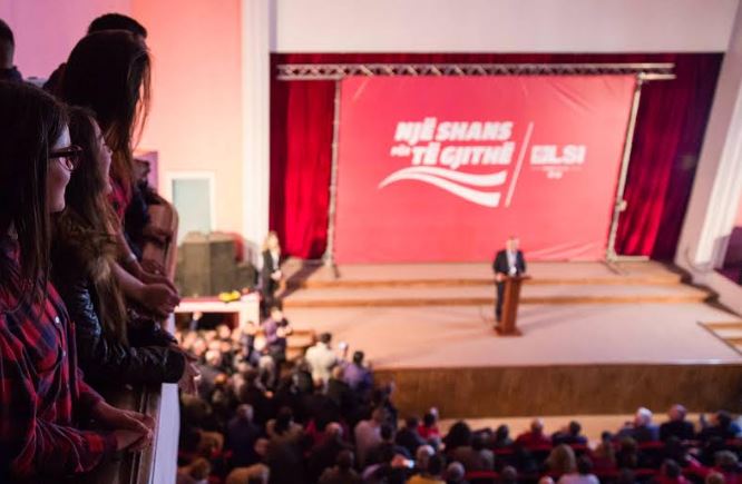 FOTOT/Ilir Meta rimerr sloganin e PD të vitit 1996