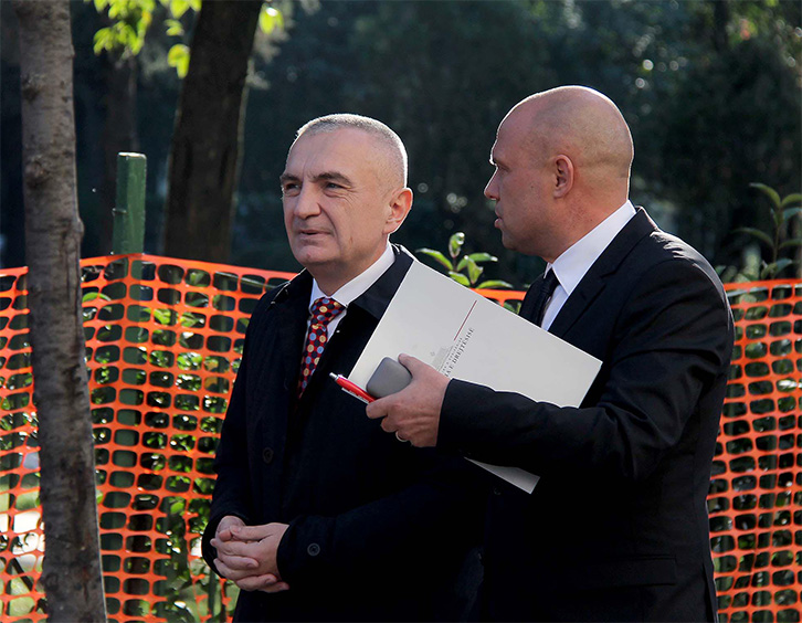 Befason ish-ministri i Ilir Metës: Duhet të rrimë të gjithë në çadrën e lirisë