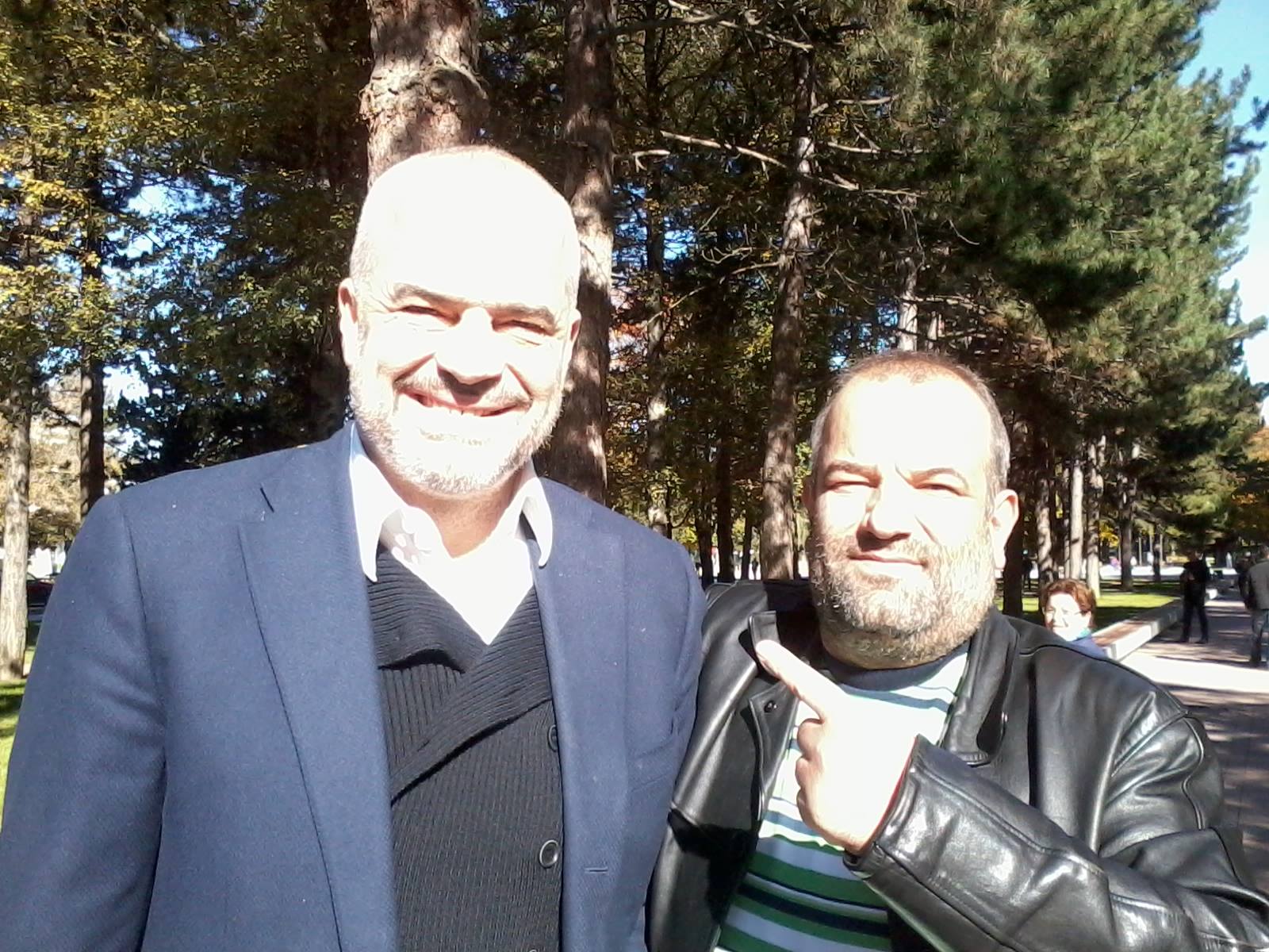 VIDEO/ Edi Rama sfidon Ilir Vrenozin…, në shtëpinë e tij