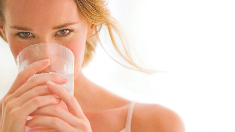 Këto janë pijet që ju dobësojnë më shumë sesa uji me limon