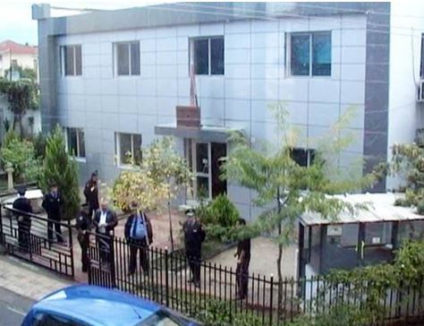 Policia lufte me trafikantin në Mat, 19 vjecari plagoset