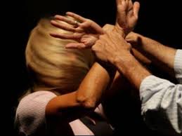 Dhunonte gruan dhe fëmijët e vegjël, shqiptari dëbohet nga shtëpia