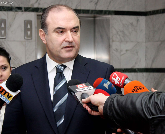 Ashpërsohen gjobat edhe për dëmtimin e sinjalistikës rrugore, 25 – 100 mijë lekë të reja