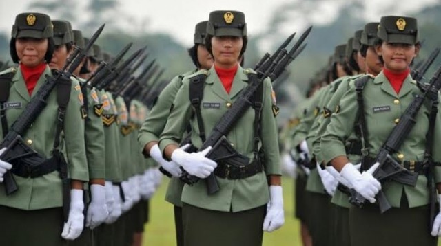 Indonezianet që nuk janë të virgjëra, nuk ka vend në ushtri