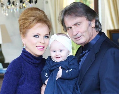 Mediat për Inva Mulën: Është ndarë, por dhe nuk është ndarë. Inva nuk thotë asnjërën