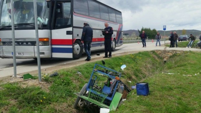 Korçë, autobusi përplas invalidin në karrocë