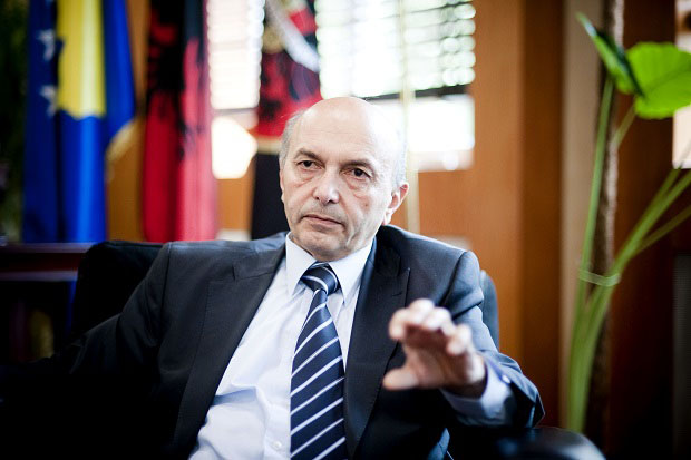 Kryeministri i Kosovës Isa Mustafa i kundërpërgjigjet Fatos Klosit: SHIK-u shqiptar i ka shërbyer Serbisë, donte vëllavrasje dhe përçarje