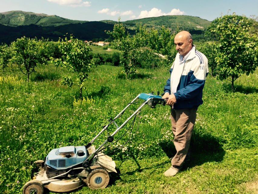 FOTO LAJM/ Pas Kuvendit, Isa Mustafa kosit barin në vilën e tij