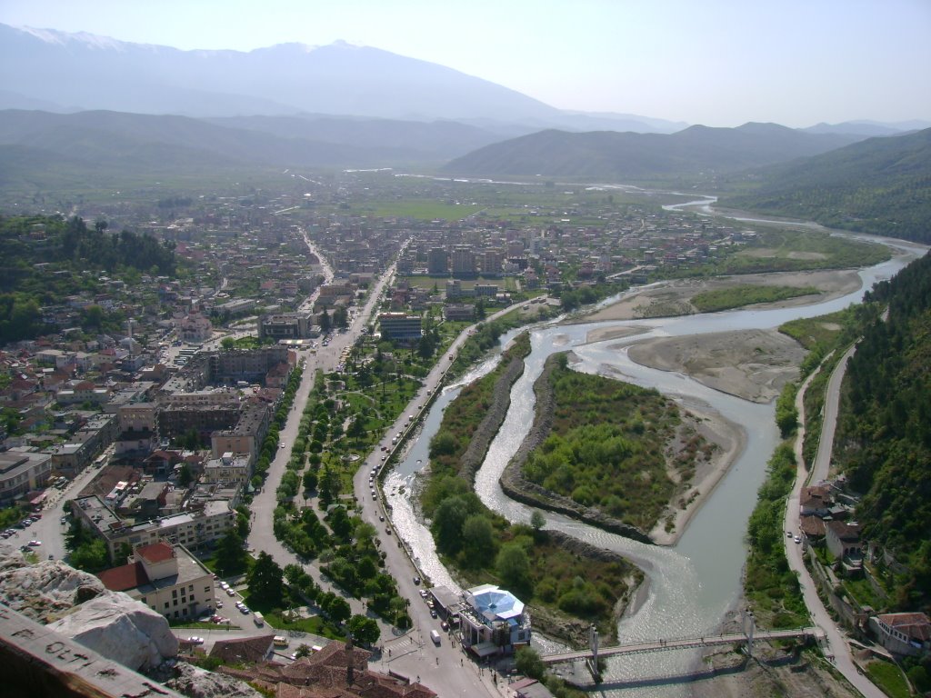 Berati me ishull artificial në Osum si EBA dhe Qatari, por një palmë nga 400 shënohet 6000 euro