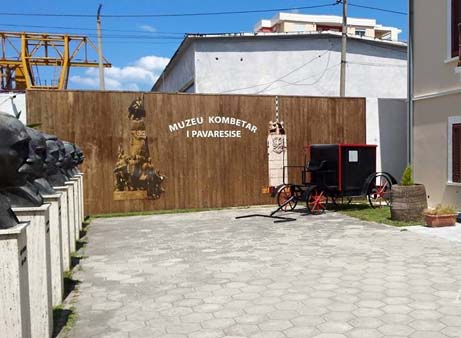 Karroca simbolike e Ismail Qemalit vendoset në Muzeun Kombëtar të Pavarësisë